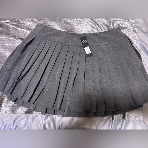 Fashion Nova Gray Pleated Mini Skirt - Picture 4 of 7